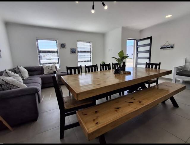 4 BEDROOM HOUSE FOR SALE IN SANDY POINT